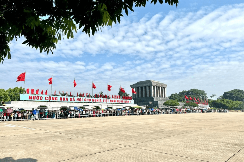 Move to Ho Chi Minh Mausoleum Complex