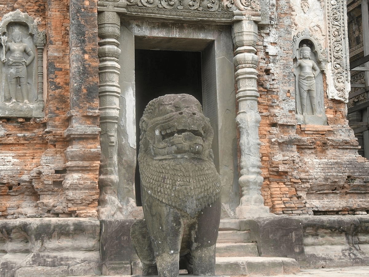 Preah Ko style statue