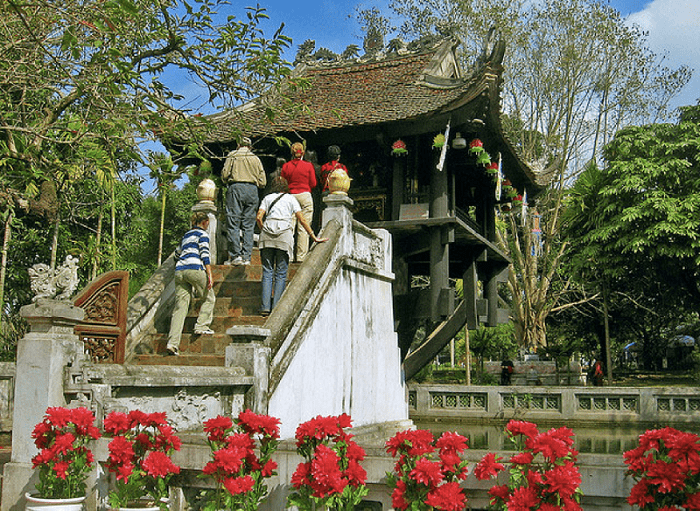 Visitors need 1 to 3 hours to visit the temple