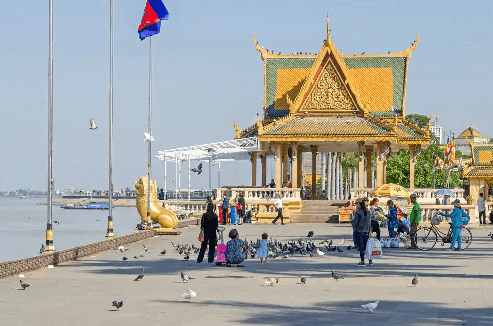 Tourists should visit Phnom Penh in the dry season