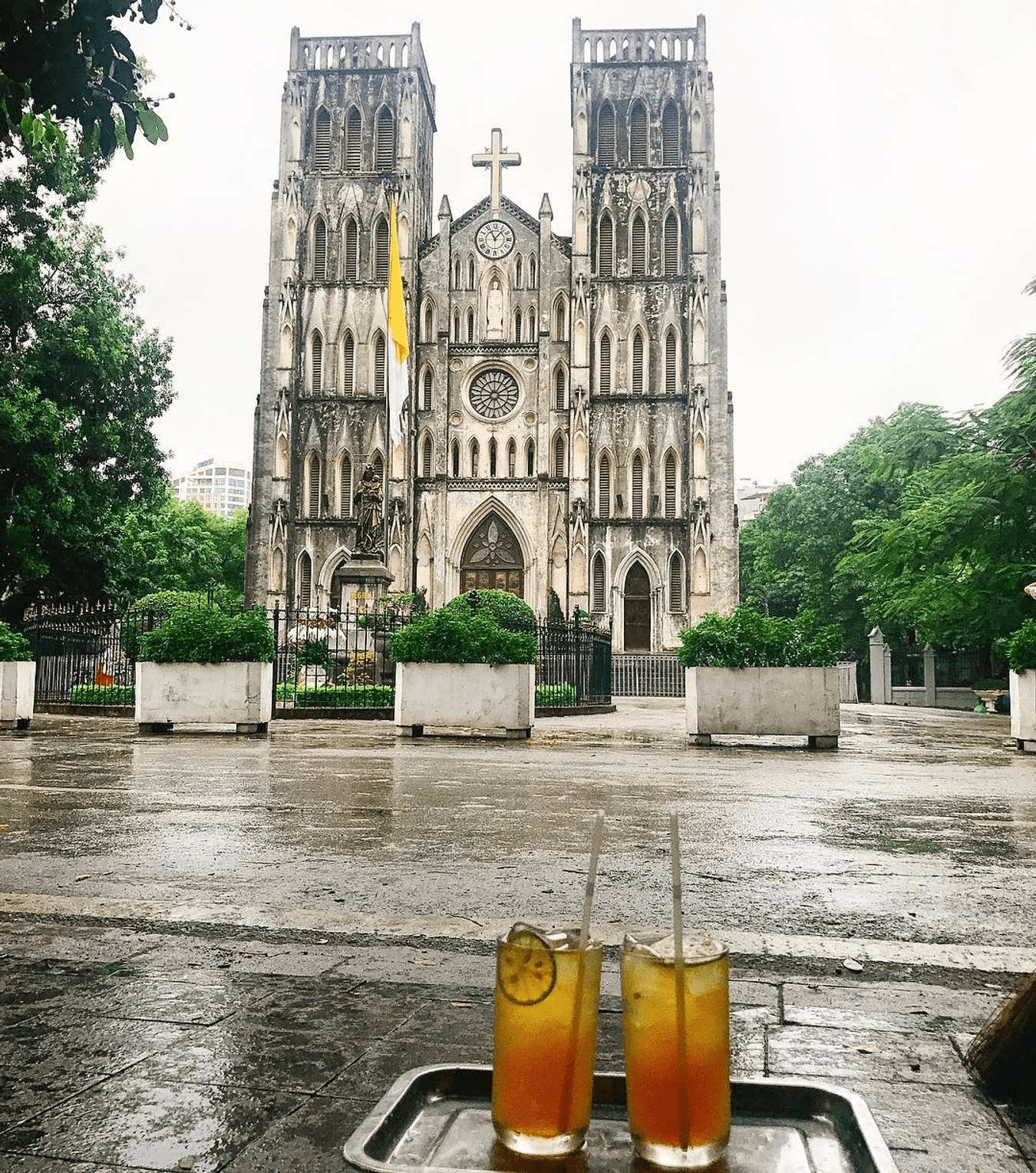 Enjoy lemon tea around the Cathedral area