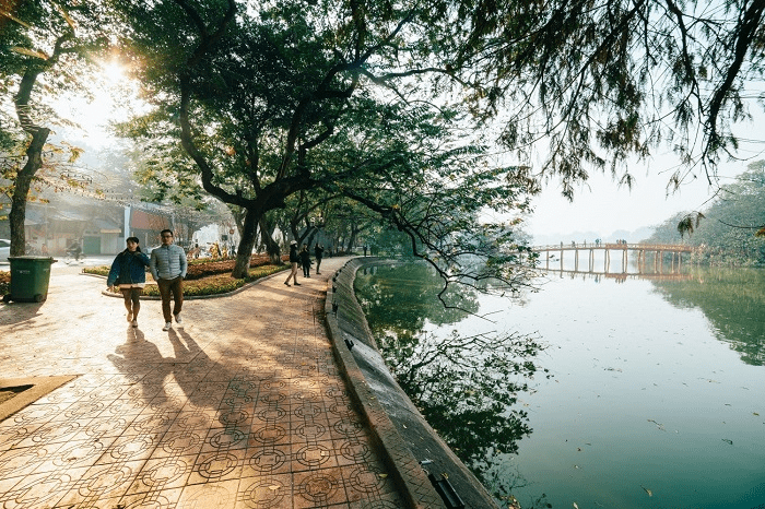 Walking around Hoan Kiem Lake