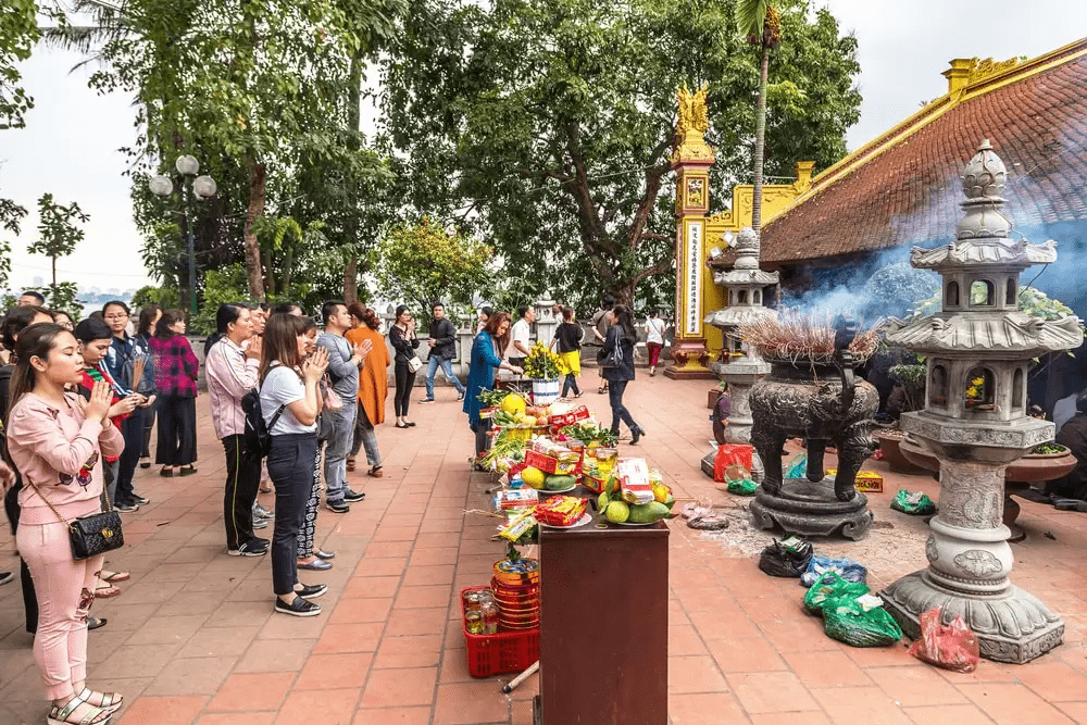 Notes when visiting Tran Quoc Pagoda