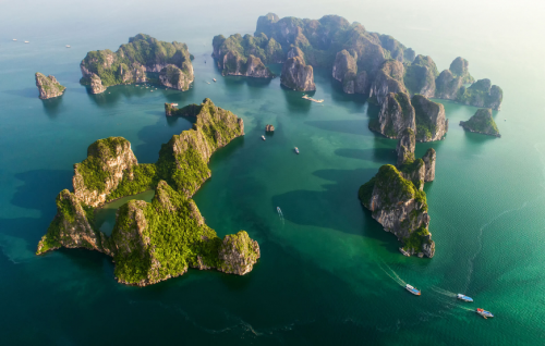 Halong Bay travel guide 2025: Best time, tips & top things to do