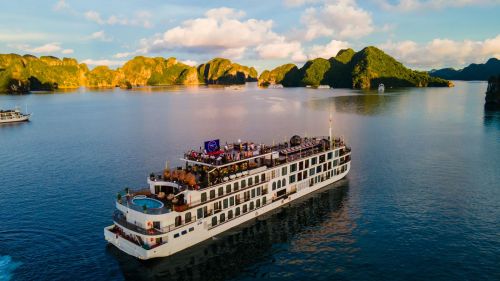 Halong Bay tour: Sail through Vietnam’s most stunning seascape