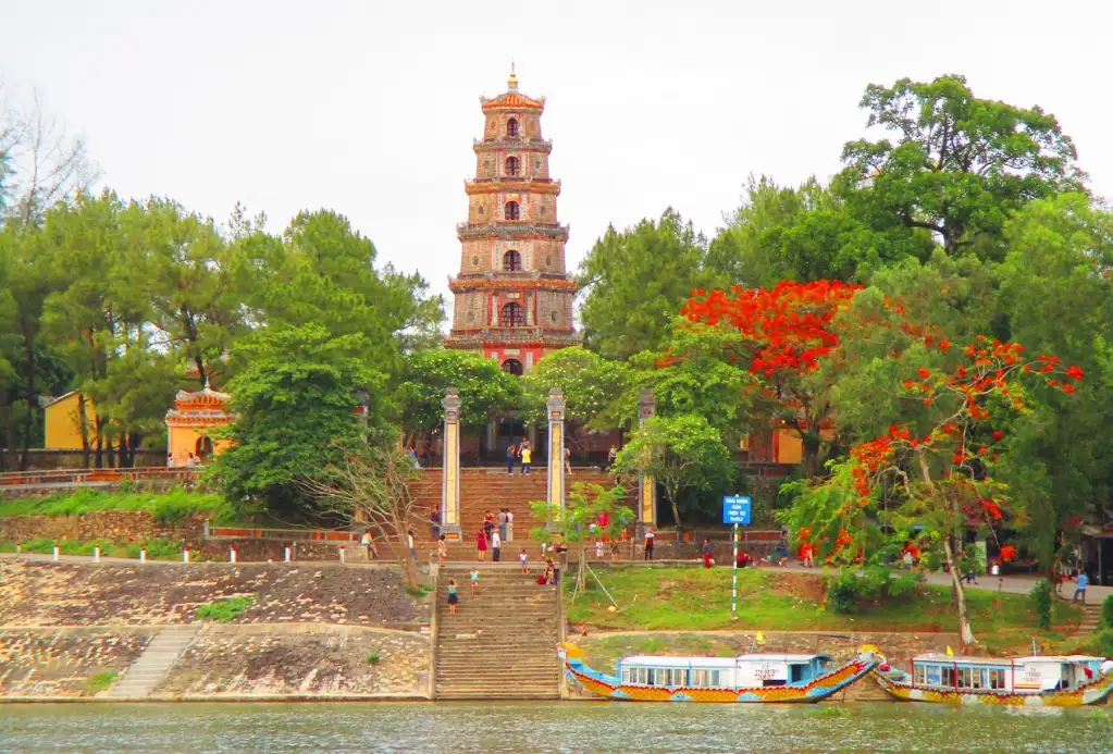 Thien Mu Pagoda Hue - Visiting guide, opening hours, tickets & Things to do