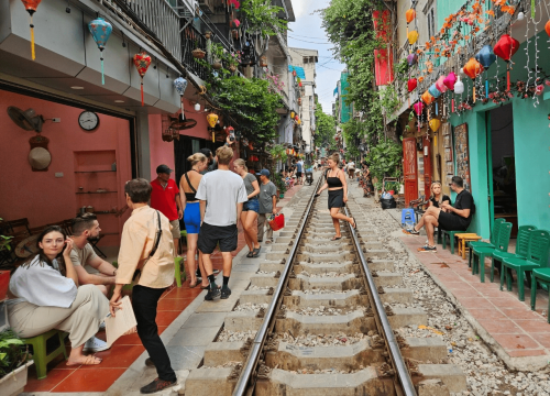 Hanoi Train Street: Full Instructions to Visit