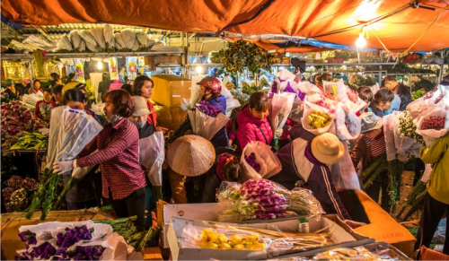 Explore Long Bien Market Hanoi: Insider tips, history & nearby attractions