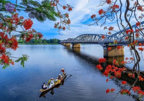 Huong River: Hue’s iconic waterway of history, culture, and beauty