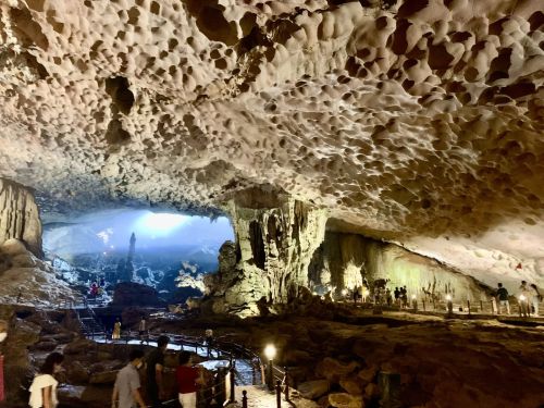 Caves in Halong Bay: Discover the top 10 most spectacular spots