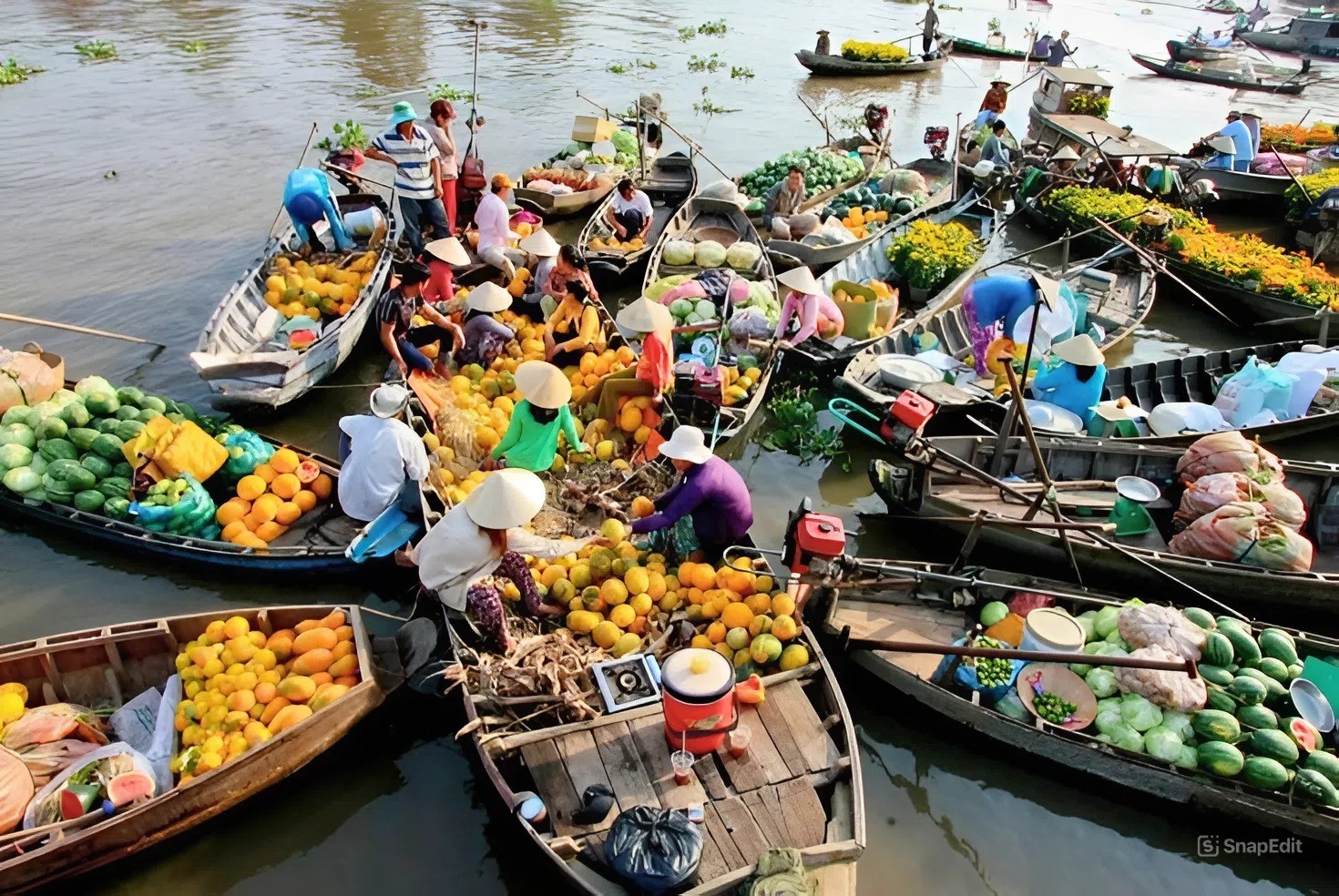 Trading and life unfold entirely on water (Source: Collected)