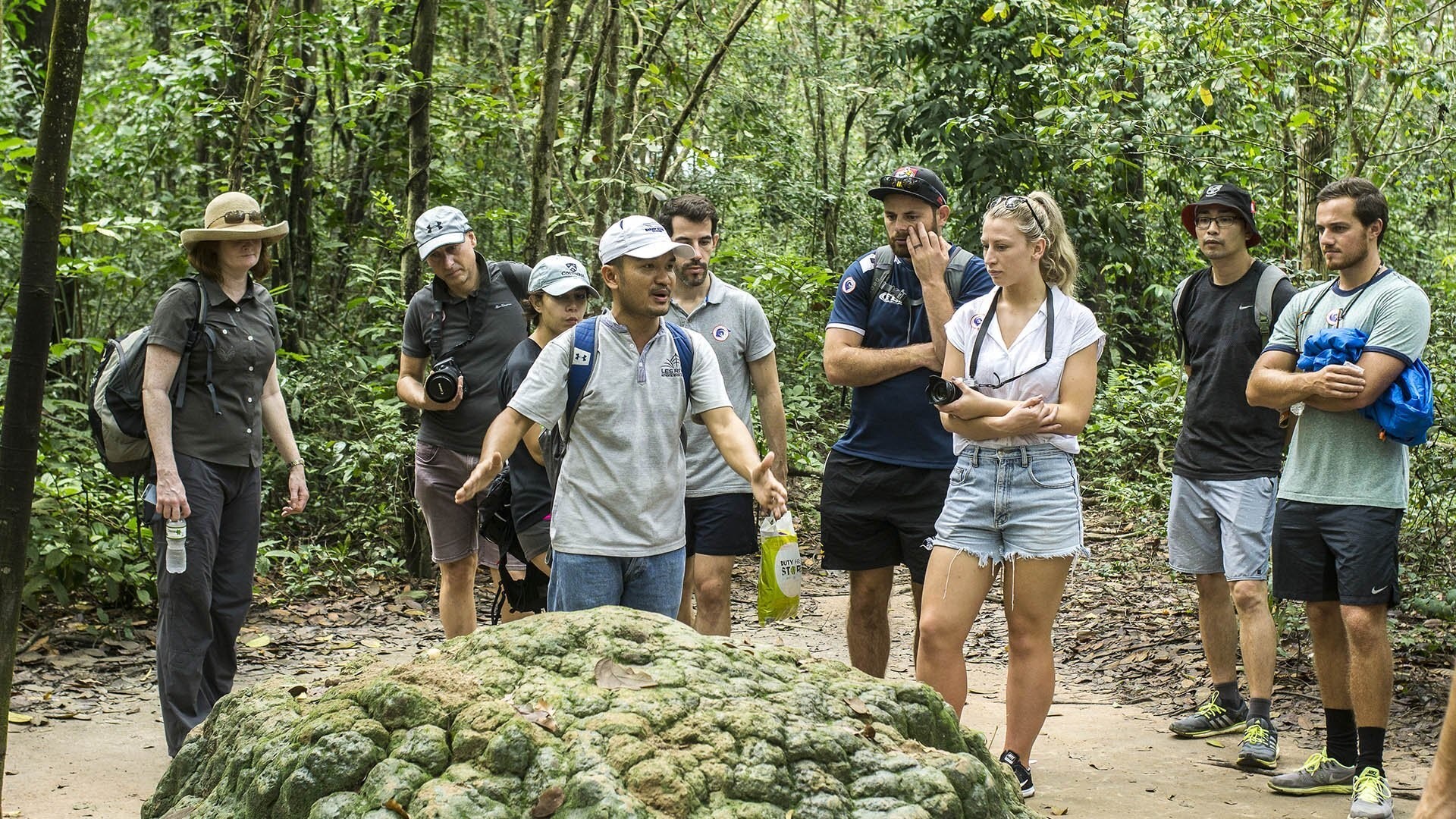 clothes-suitable-when-visiting-cu-chi-tunnels-and-mekong-delta