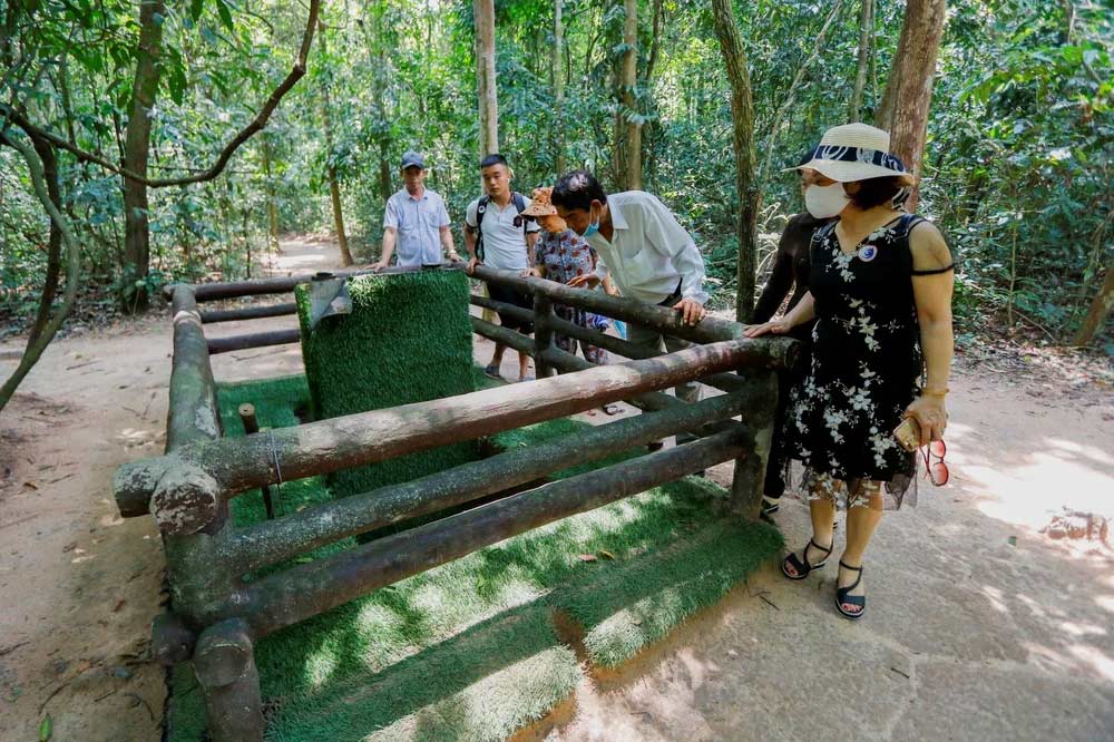 cu-chi-tunnels-tour-12