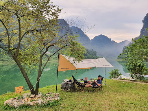camping-at-ban-gioc-waterfall