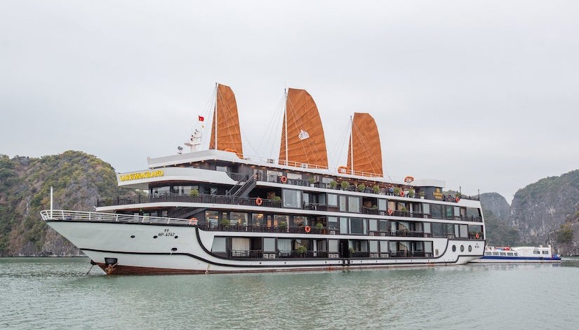 la-regina-grand-halong-bay-cruise