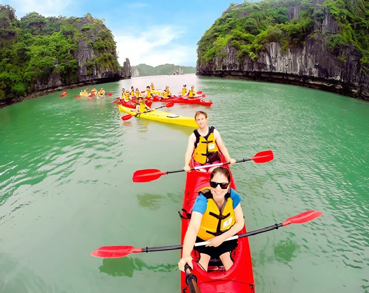 Kayaking around Titop Island