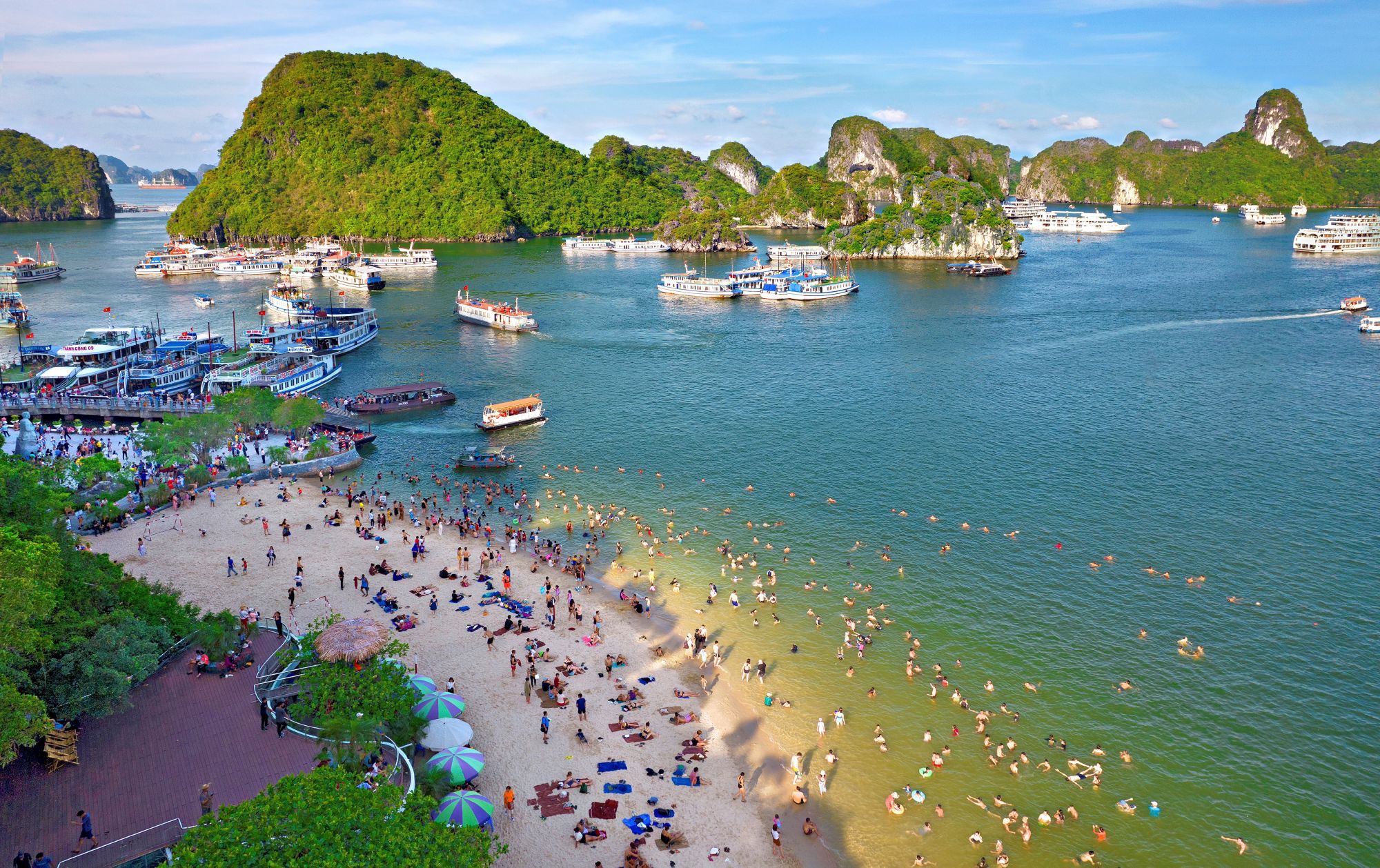 swimming-at-titop-island
