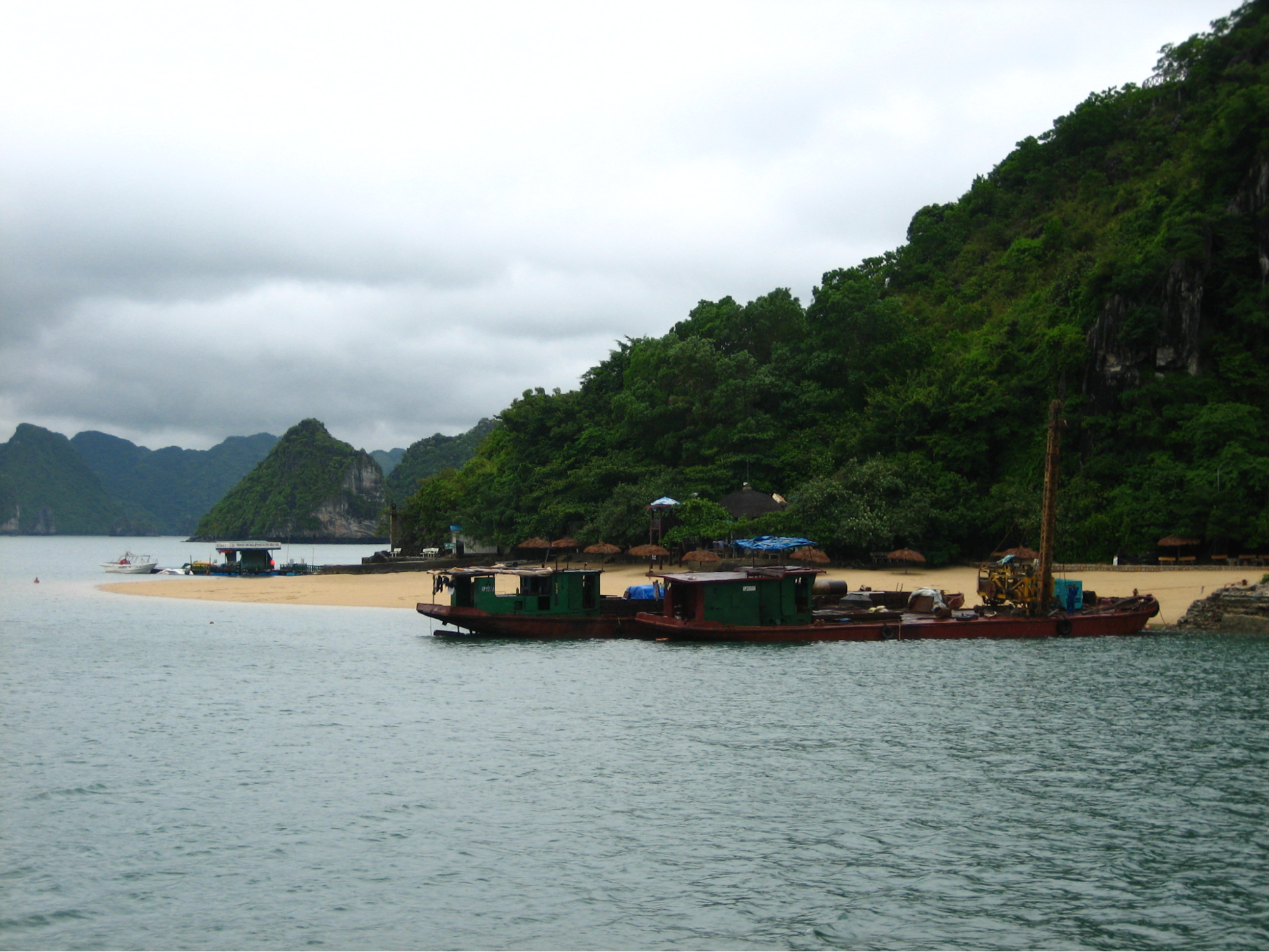 Titop Island (Source: Wikimedia Commons)