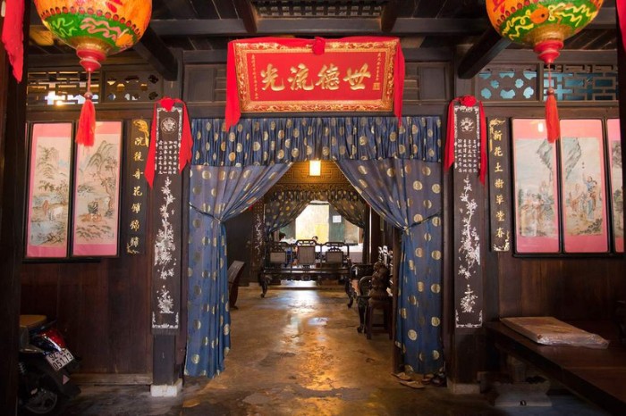 phung-hung-old-house