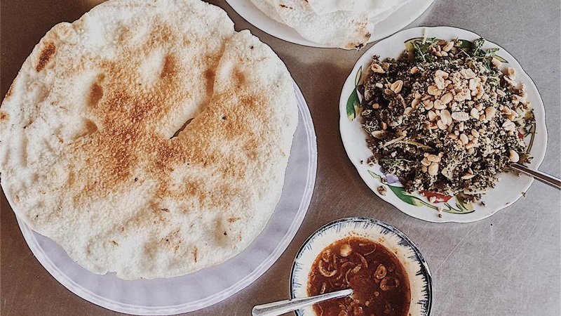 banh-dap-ba-gia-restaurant-is-the-most-popular-about-banh-dap