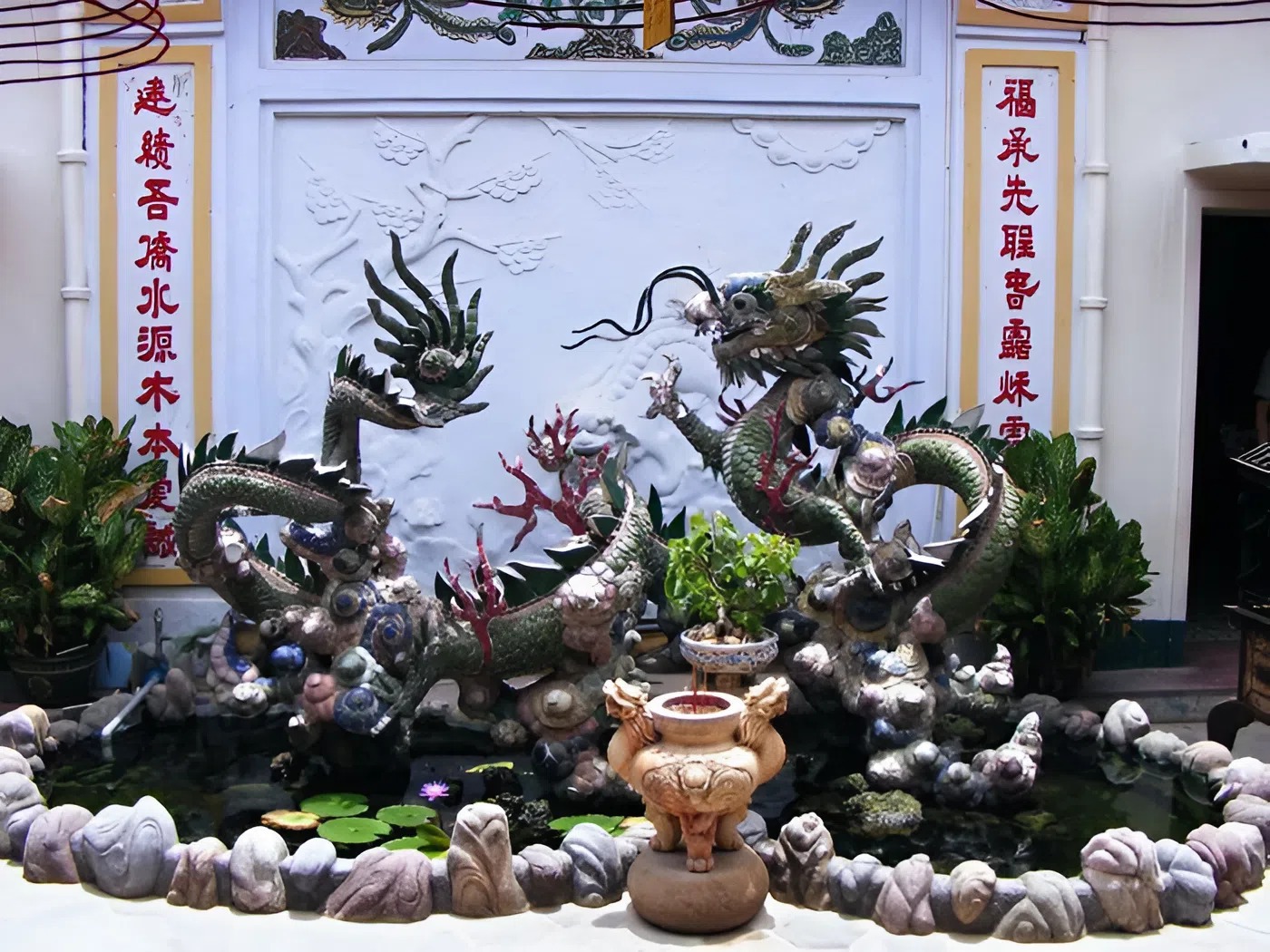 images-of-the-dragon-unicorn-tortoise-and-phoenix-at-the-fujian-assembly-hall