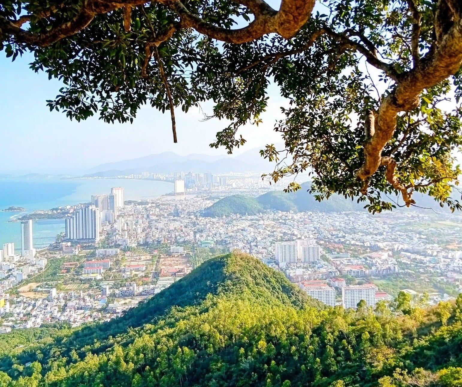 enjoy-panoramic-views-over-nha-trang