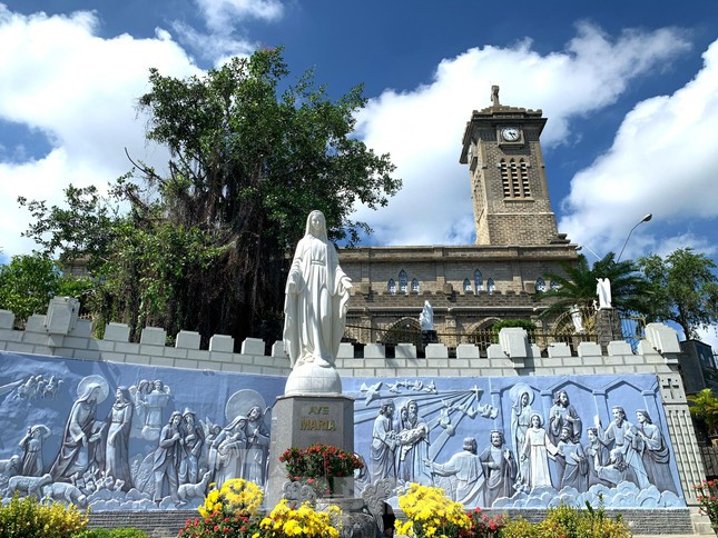 nha-trang-cathedral-2