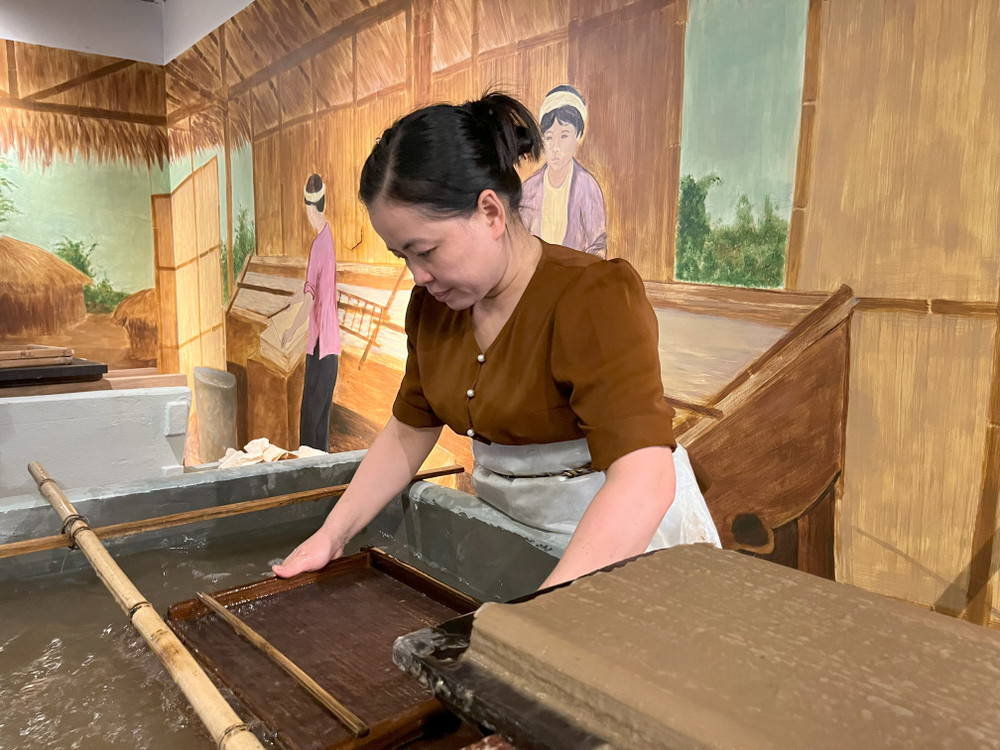 Create your own traditional paper at Do Paper Village