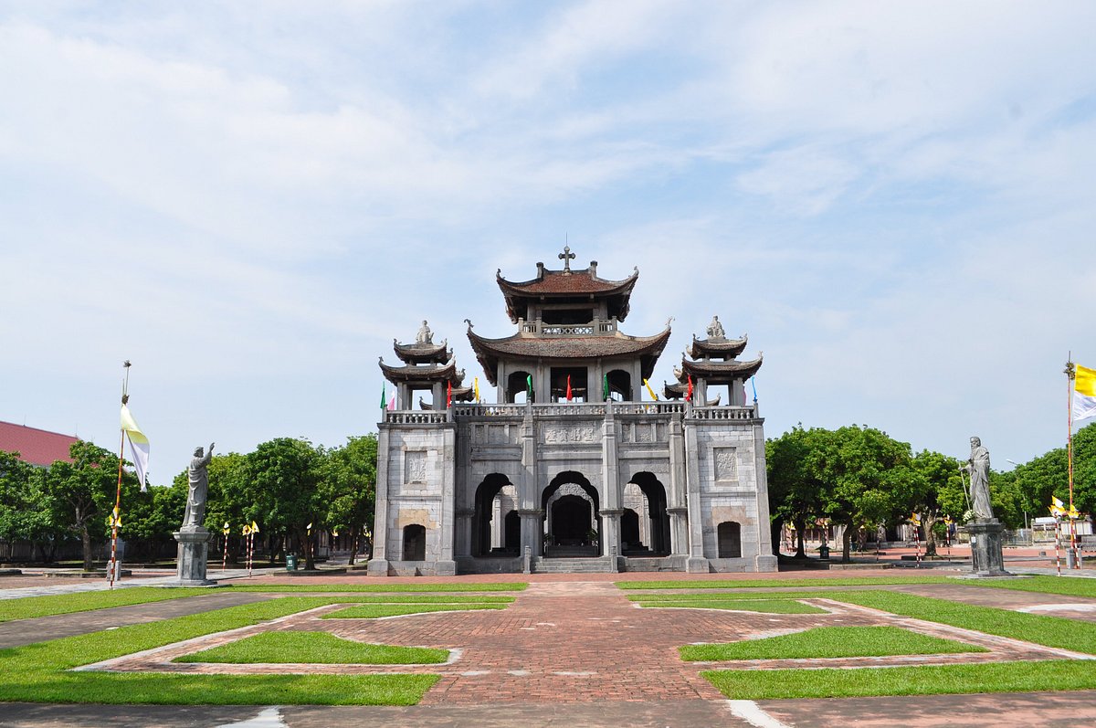 Visit Phat Diem Cathedral