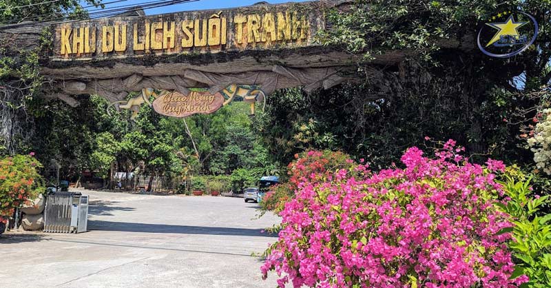 cong-chao-suoi-tranh-phu-quocsaigon-travel