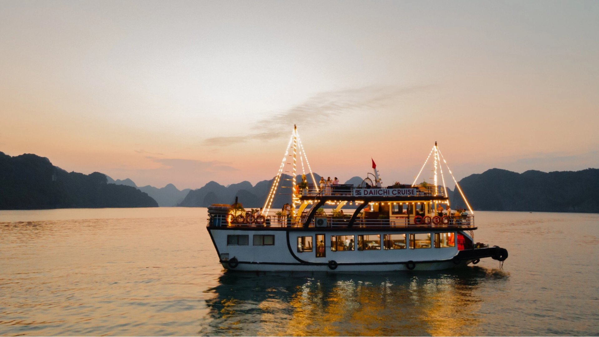 Sunset party &  BBQ on cruise