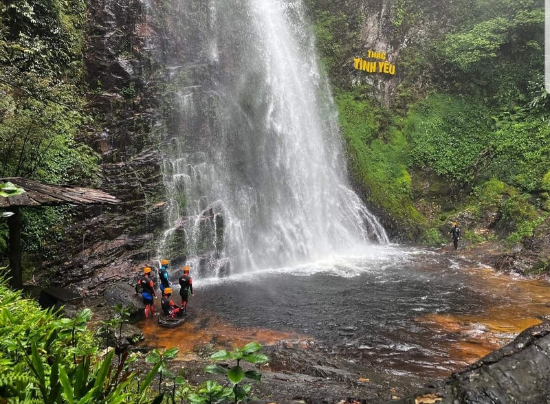 bathing-in-the-golden-stream-at-love-waterfall