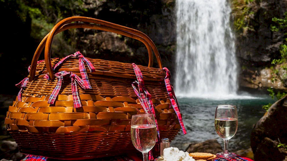 picnic-and-rest-at-love-waterfall