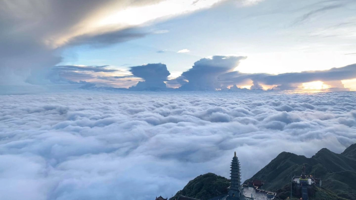 April is the best time to visit Sapa for cloud hunting