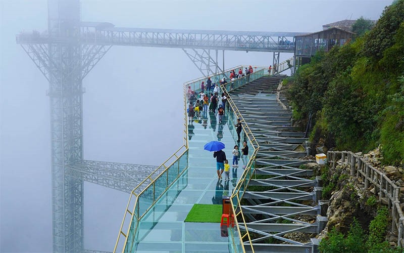 Sapa Glass bridge experiences