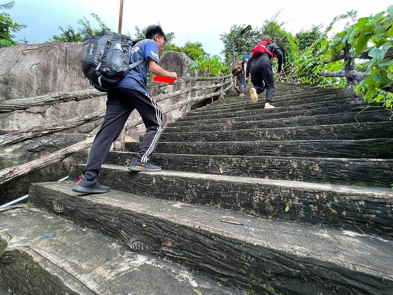 Climbing Ba Den mountain used to be a real challenge (Source: TC Du Lich TPHCM)