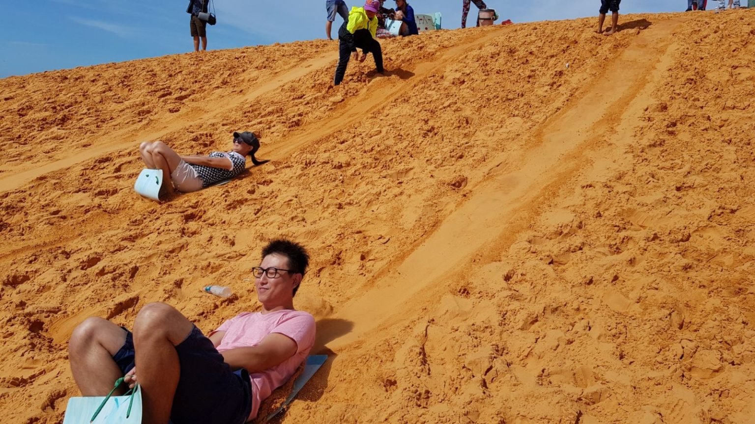 mui-ne-red-sand-dunes-sand-sliding