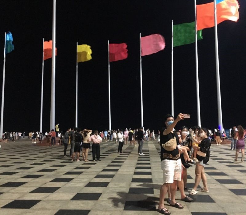 nightlife-at-vung-tau-square-source-mia.vn-