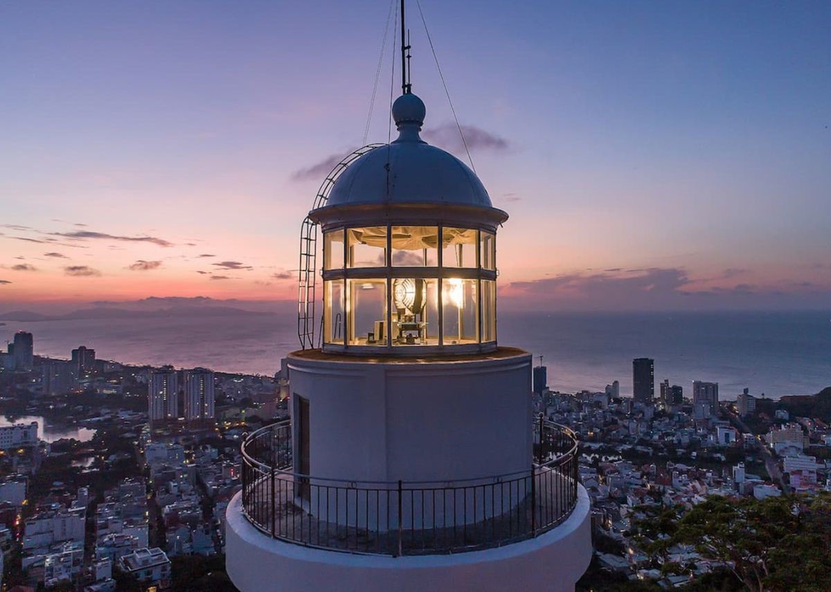scenic-night-view-from-vung-tau-lighthouse-source-vinwonders-