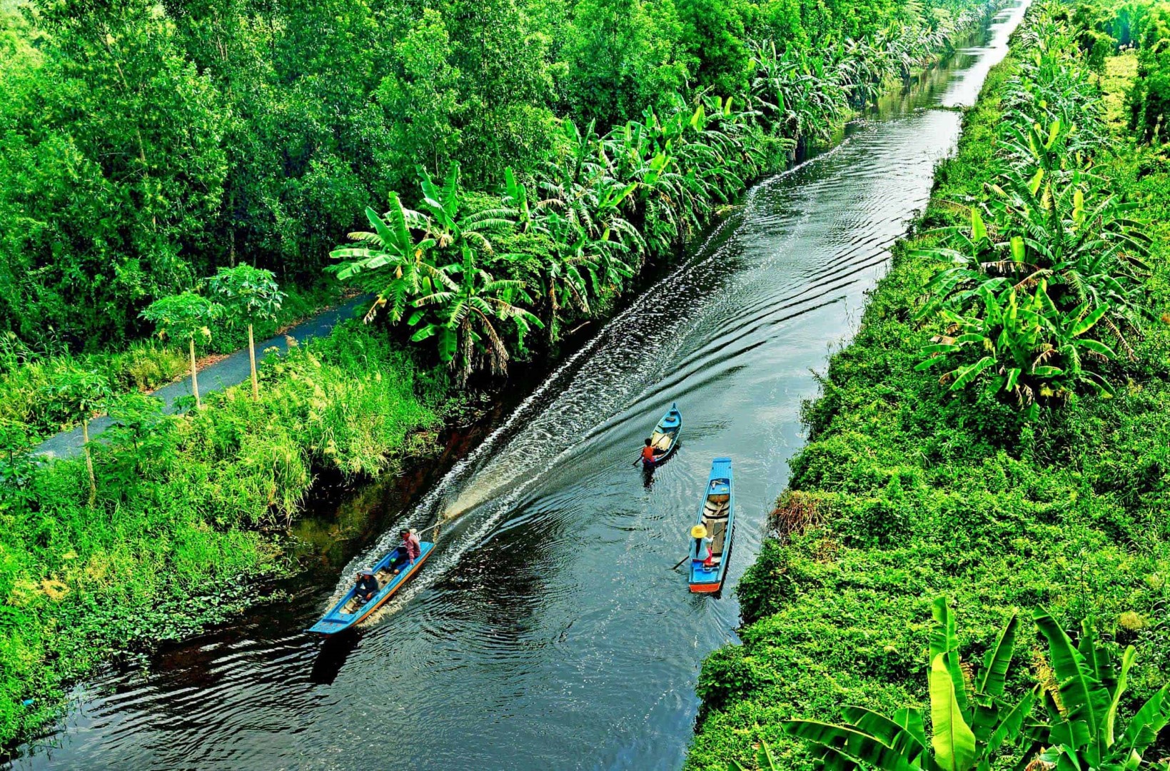 enjoy-boat-trips-in-mekong-delta