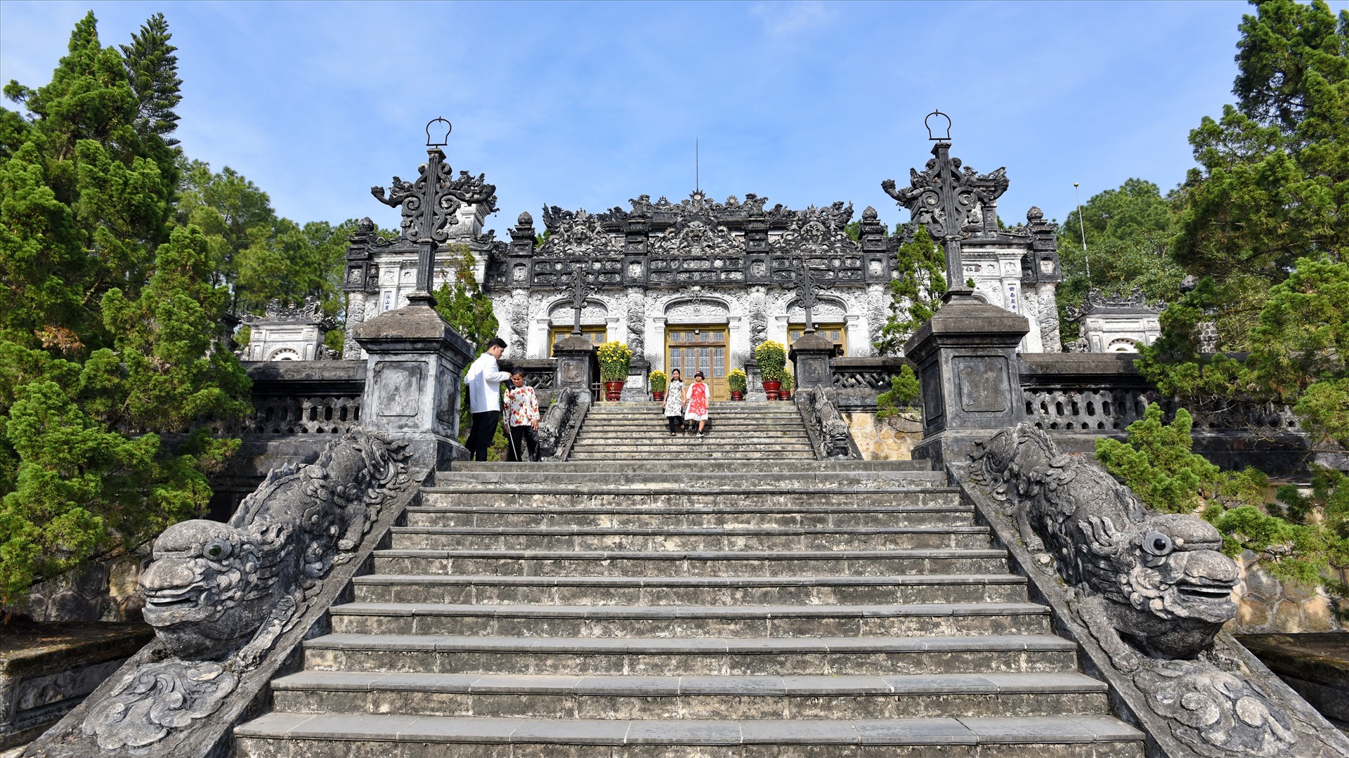 hue-vietnam-tours-5