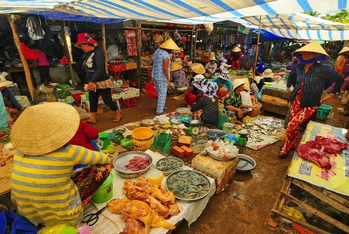 best time to visit Mui Ne Market
