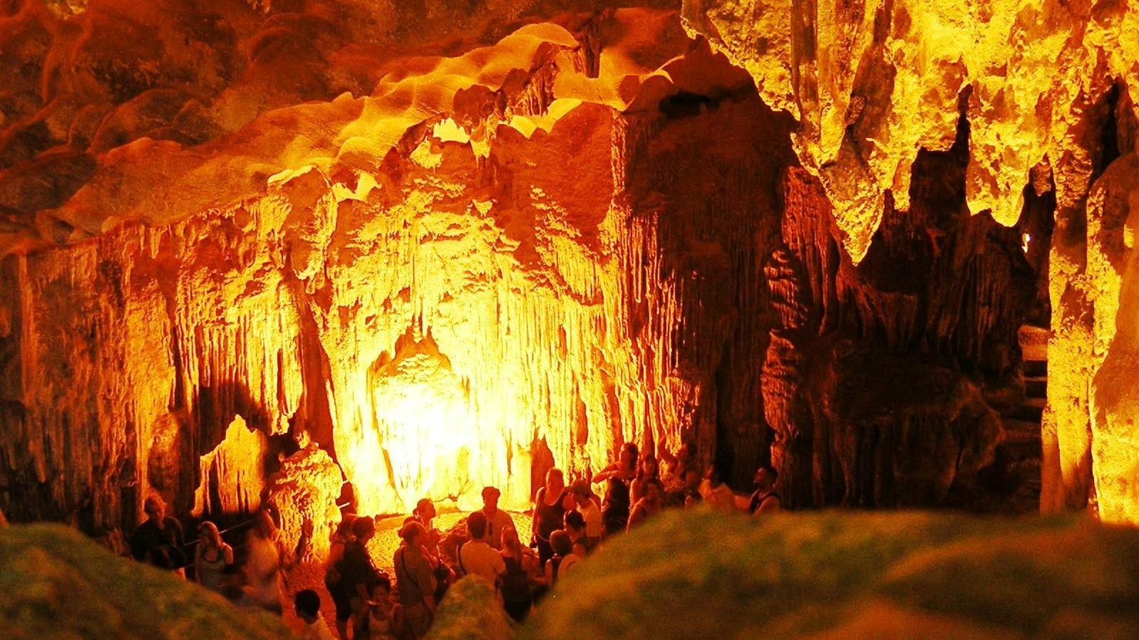 Tam Cung Cave