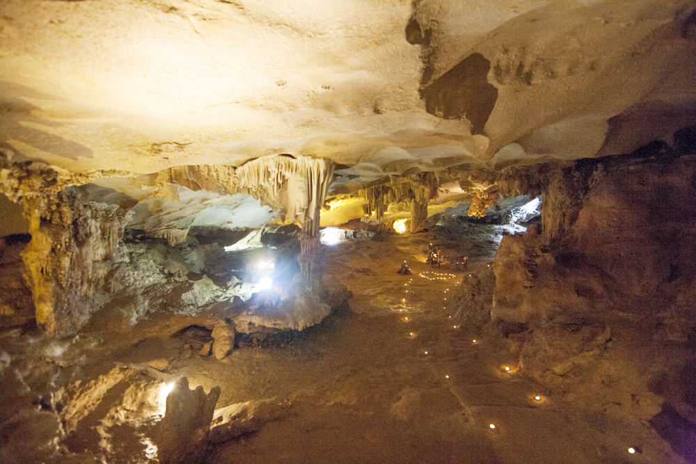 Thien Canh Son Cave