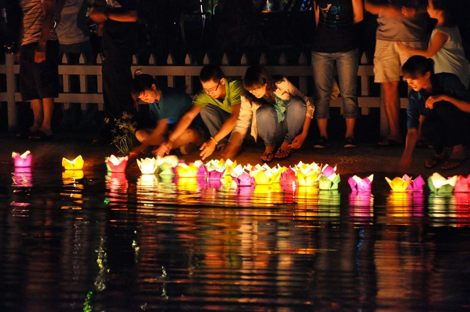 vietnam-family-escape-the-hoai-river